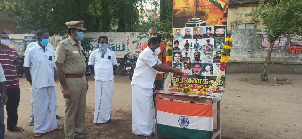 இறந்த ராணுவ வீரர்களுக்கு மானாமதுரையில் வீரவணக்கம் செலுத்தப்பட்டது!