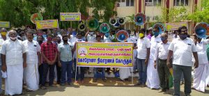 சிவகங்கை மாவட்ட ஒலி ஒளி அமைப்பாளர் சங்கத்தின் சார்பாக நிவாரணம் வேண்டி மாவட்ட ஆட்சியரிடம் மனு கொடுத்தனர்!