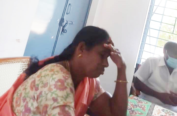 கொர்ர்ர்.....ஊராட்சி மன்ற தலைவி 