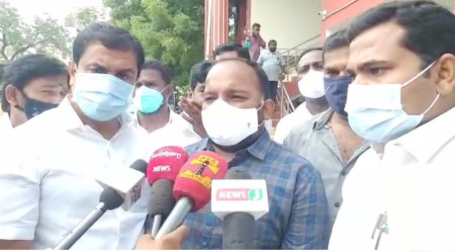 அதிமுகவினர்  புகார்