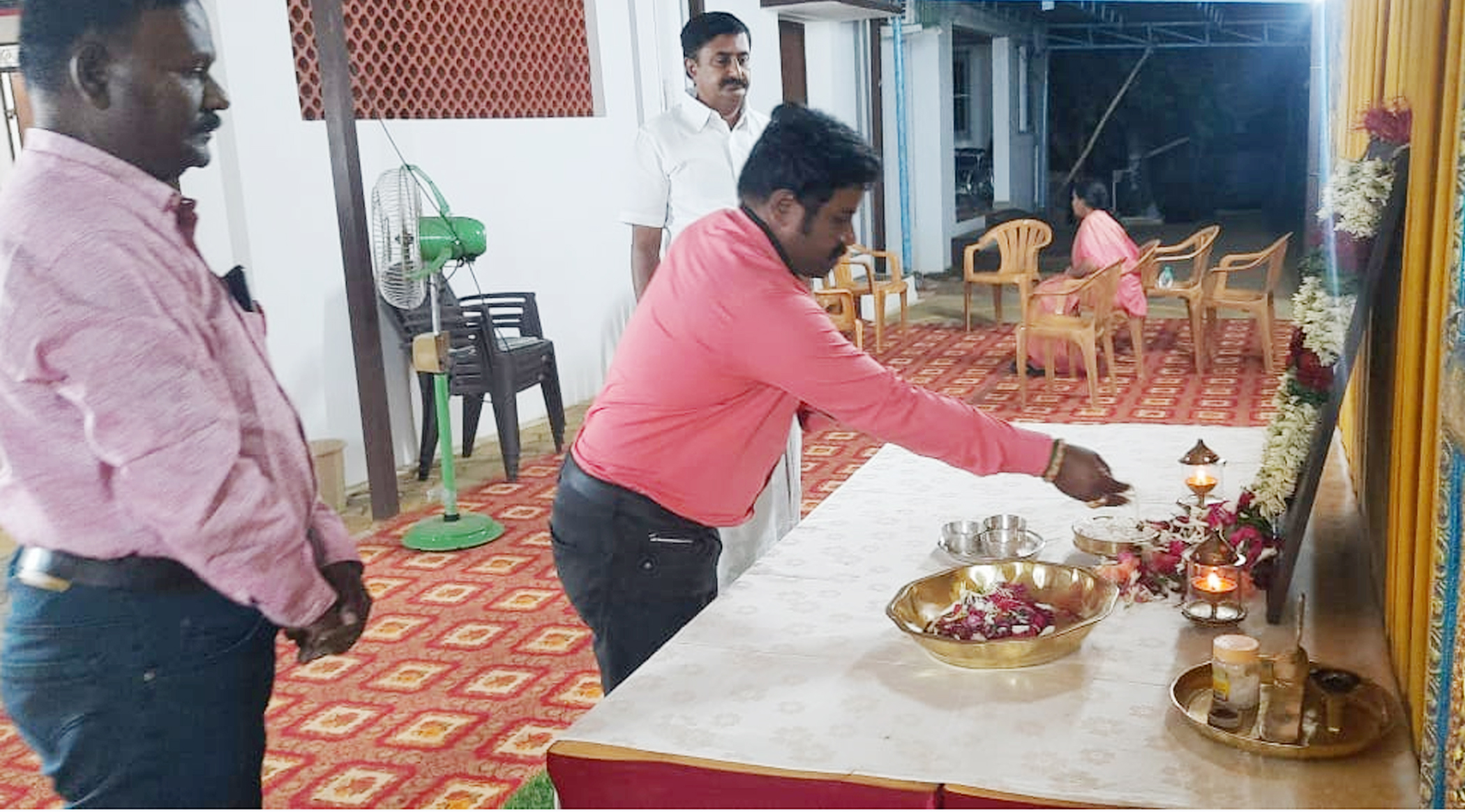 ‘குற்றம் குற்றமே’ வார இதழ் தரப்பில் அதன் நிறுவனரும் ஆசிரியருமான மு. கண்ணதாசன் நேரில் மலரஞ்சலி செலுத்தினார்.