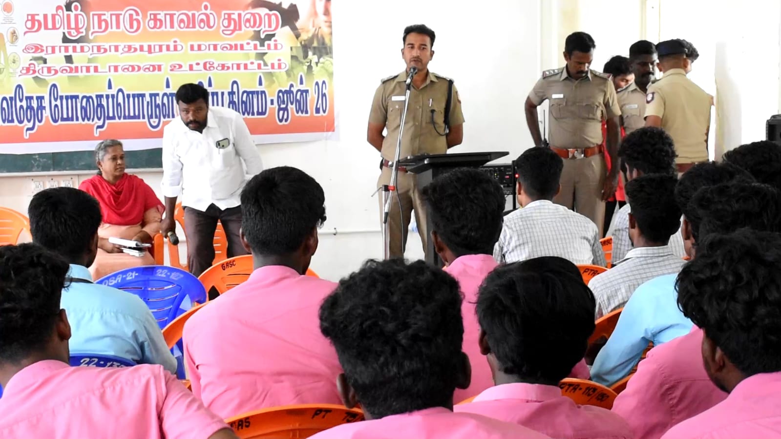 திருவாடானை அரசு கல்லூரியில் காவல் துறை சார்பில் சர்வதேச போதைப் பொருள் ஒழிப்பு தின நிகழ்வு..!