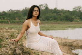 நெட் உடையில் ஷ்ரத்தா ஸ்ரீநாத் உச்சகட்ட கவர்ச்சி போஸ்..!