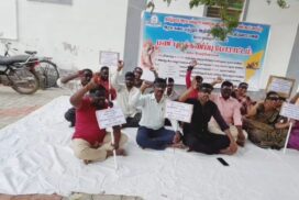 திருவாடானை அரசு கல்லூரி கௌரவ விரிவுரையாளர்கள் கண்களில் கருப்பு துணி கட்டி ஆர்ப்பாட்டம் ..!