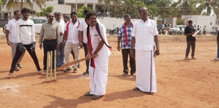 தினேஷ்குமார்